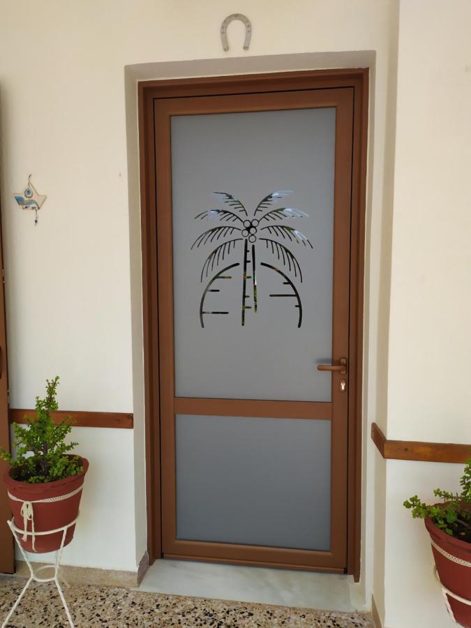Finikas Rooms Agia Marina  エクステリア 写真