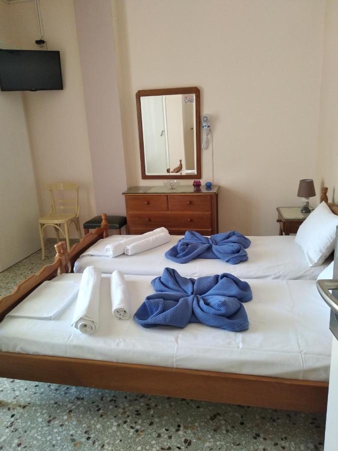 Finikas Rooms Agia Marina  エクステリア 写真