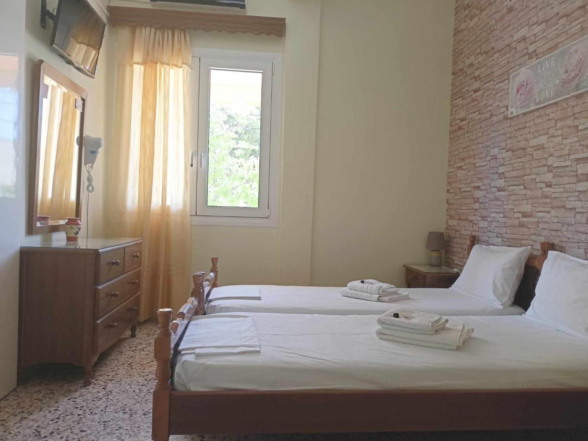 Finikas Rooms Agia Marina  エクステリア 写真
