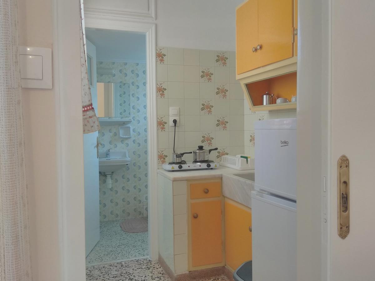 Finikas Rooms Agia Marina  エクステリア 写真