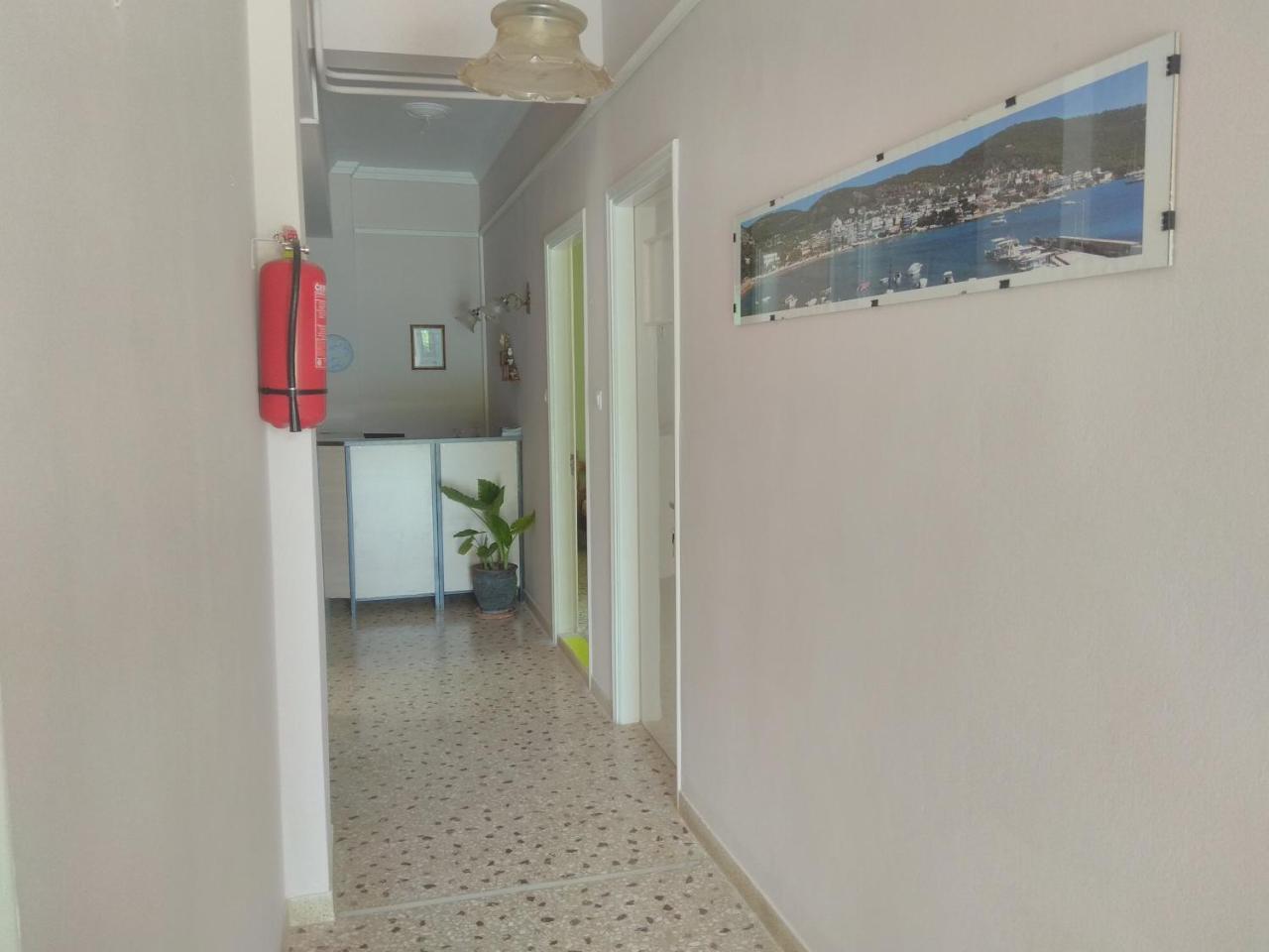 Finikas Rooms Agia Marina  エクステリア 写真