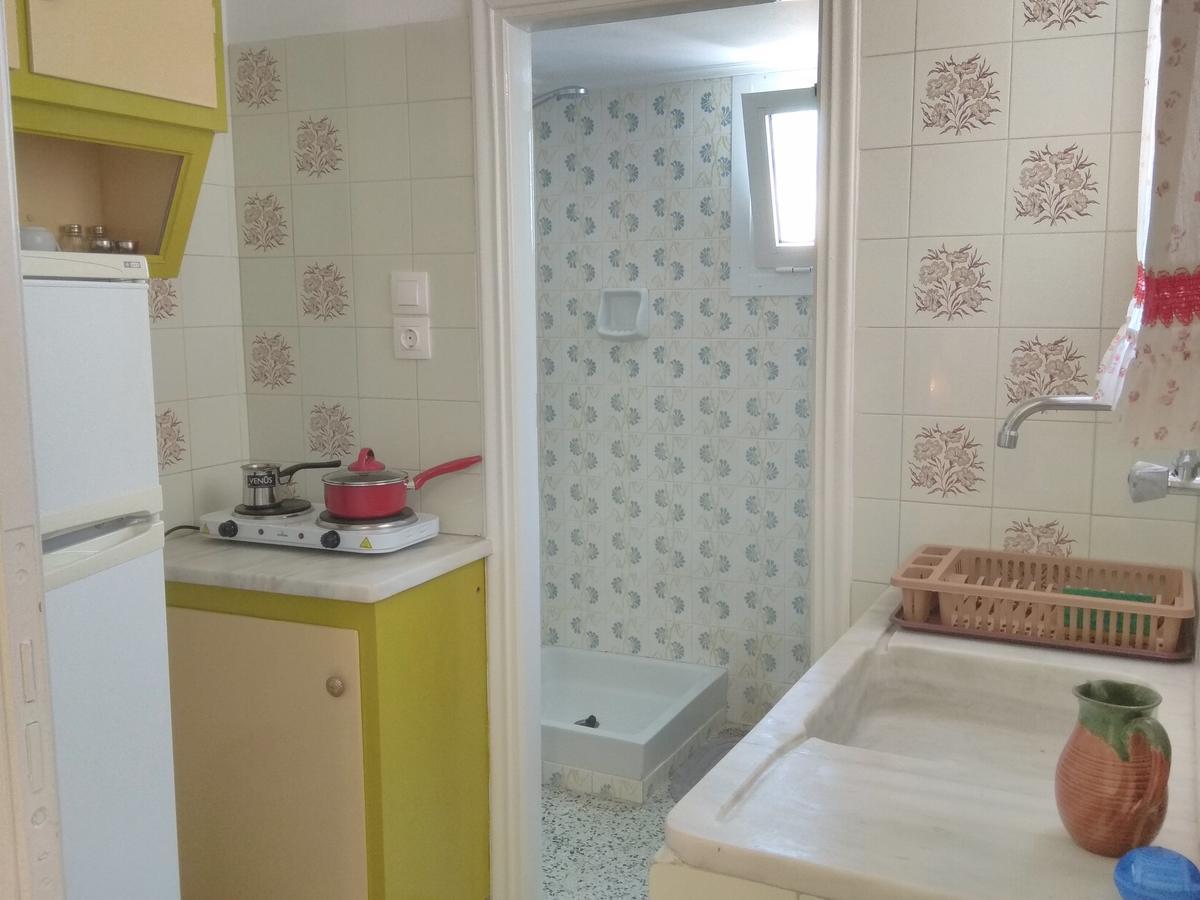 Finikas Rooms Agia Marina  エクステリア 写真