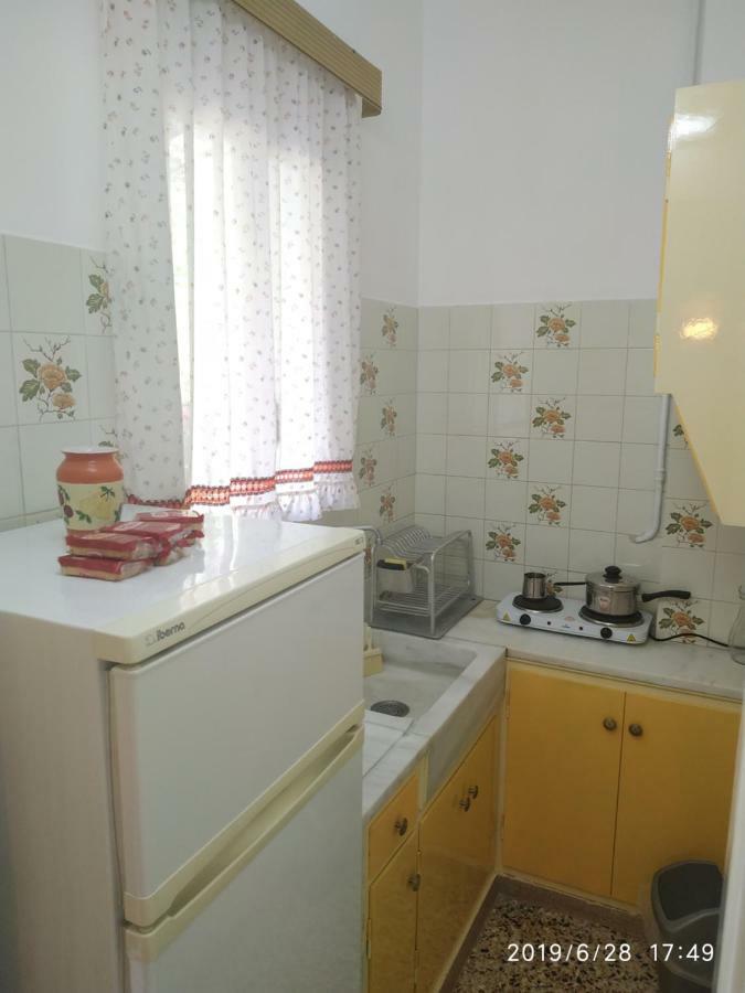 Finikas Rooms Agia Marina  エクステリア 写真
